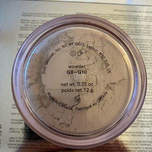BRAND NEW IN BOX: Glossier Wowder Loose Powder Foundation light shade g8-g10
